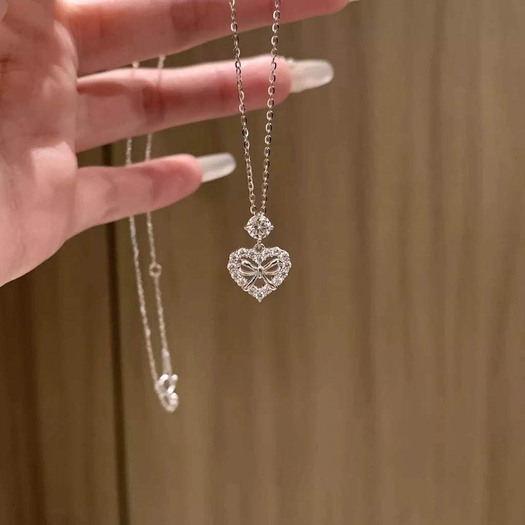 Damen Halskette mit herzförmigem Anhänger und zartem Schmetterlingsdesign Shop Nory