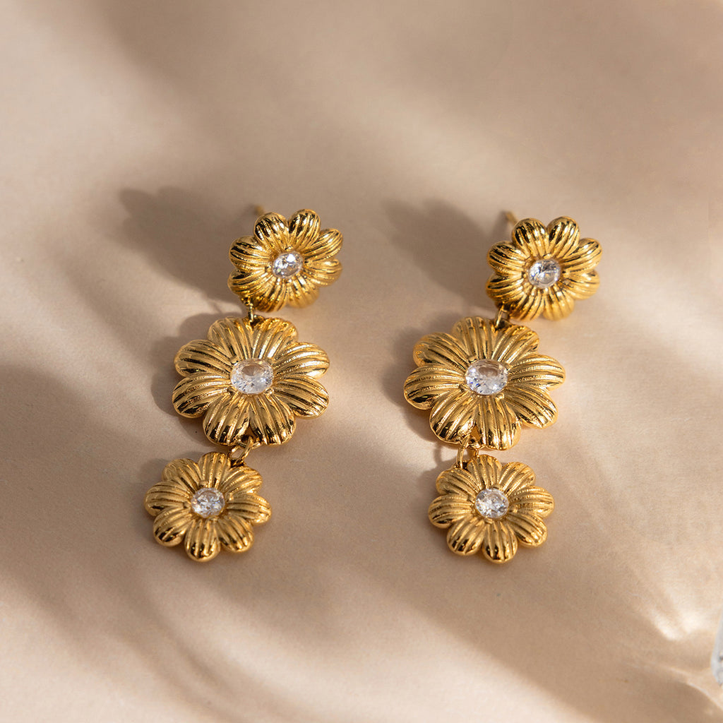 Damen Ohrhänger mit blumenförmigem Design und funkelnden Zirkonia Shop Nory
