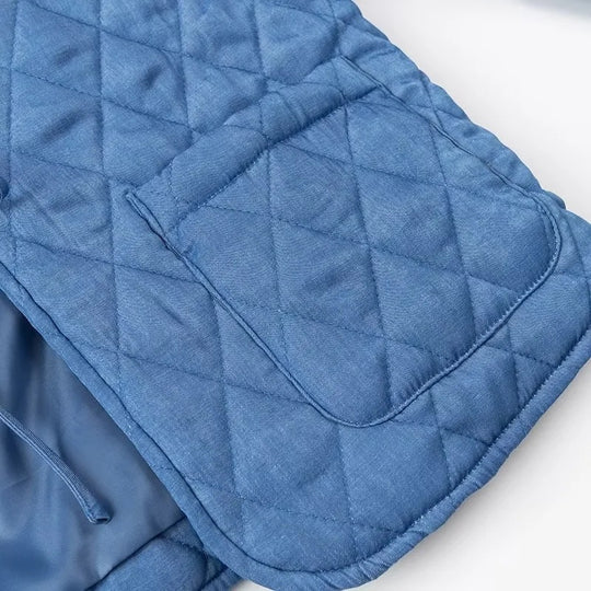 Damen Kurz gesteppte Jacke mit gerafftem Rüschenkragen, Bindebändern und aufgesetzten Taschen Shop Nory