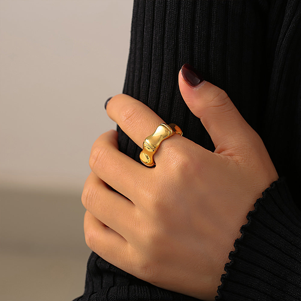 Damenring mit geschwungenem Design aus hochwertigem Edelstahl Shop Nory