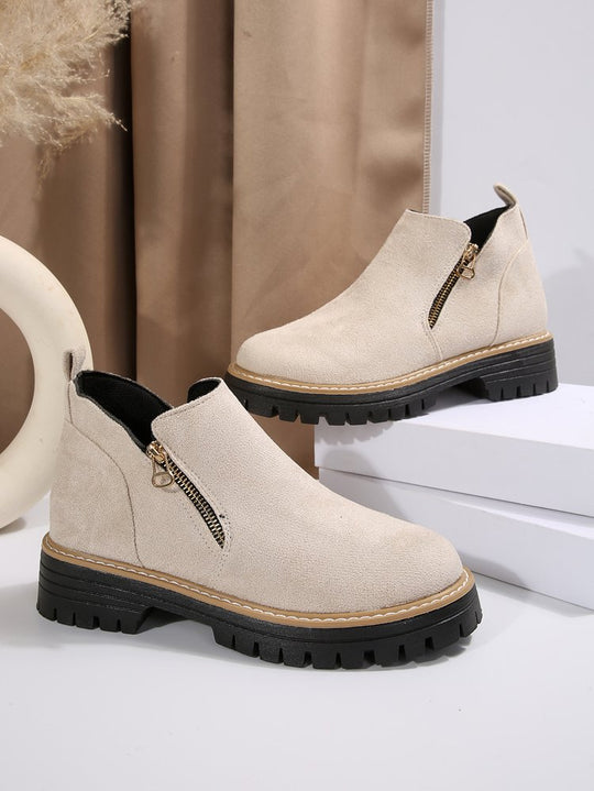 Damen Chelsea-Stiefelette mit profilierter Gummisohle und seitlichem Reißverschluss Shop Nory