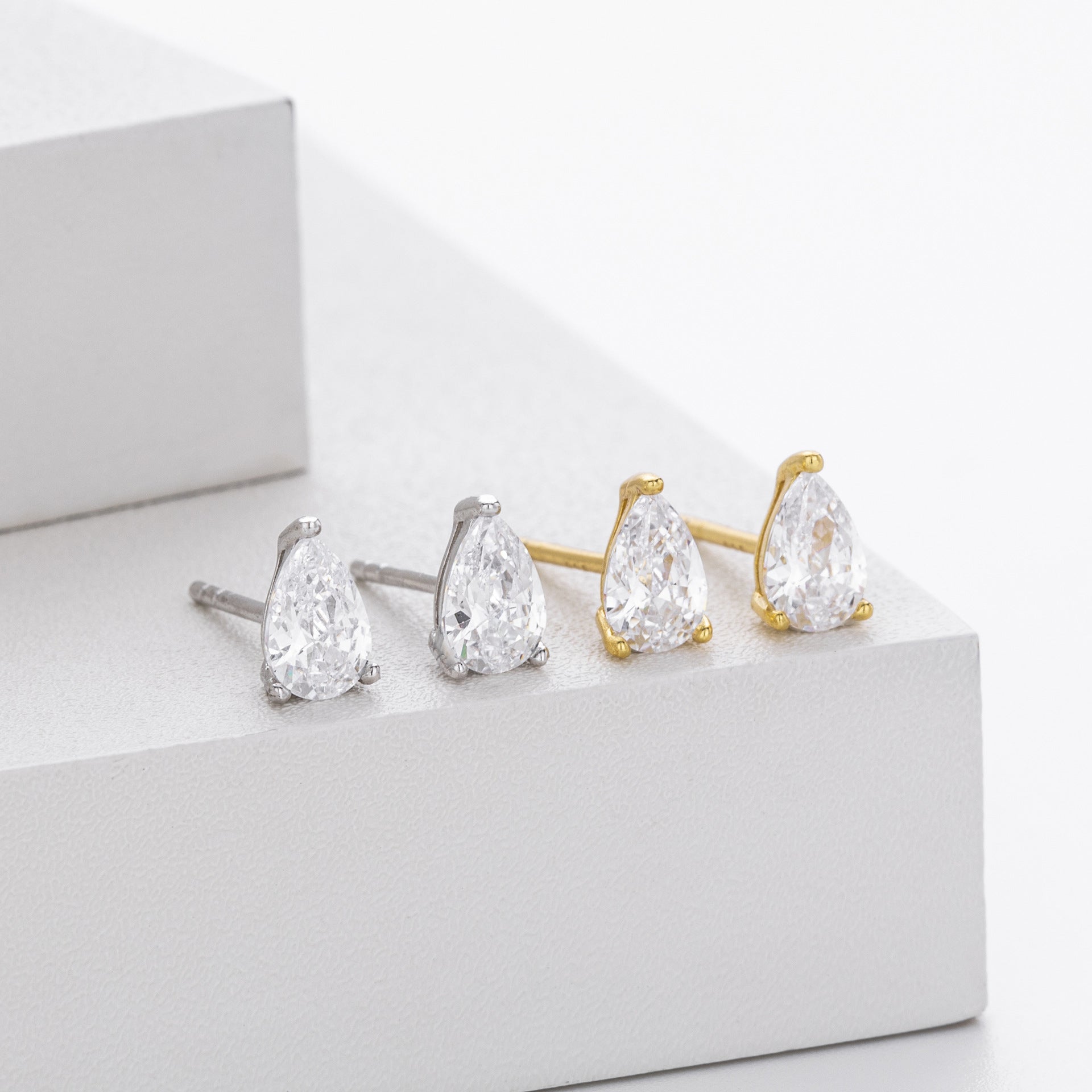 Damen Ohrstecker mit tropfenförmigem Zirkon und hochwertiger 925er Sterlingsilberfassung Shop Nory