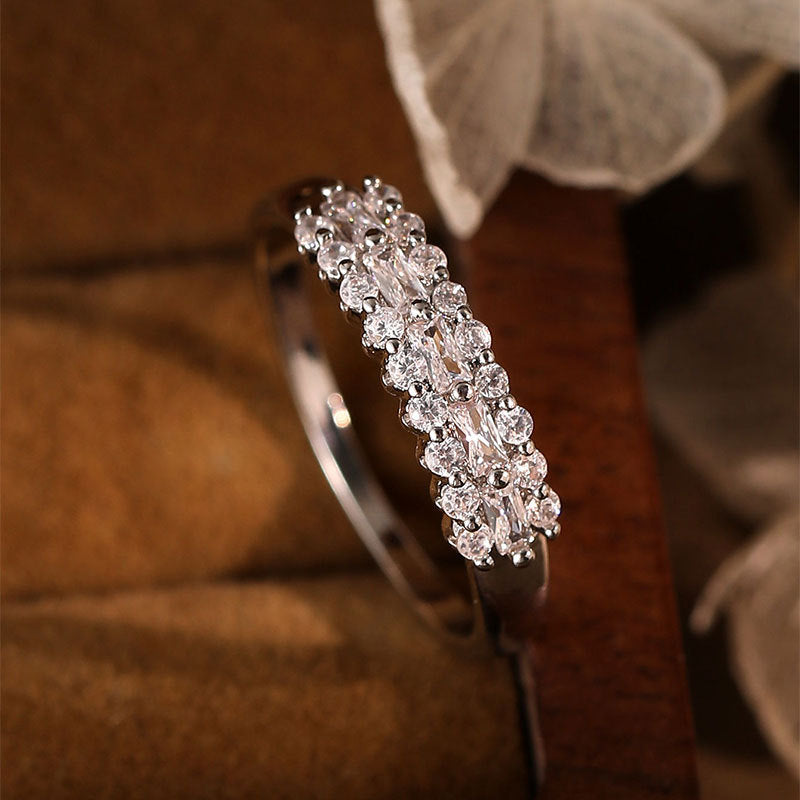 Damen Funkelnder Ring mit kunstvollen Zirkonia-Akzenten Shop Nory