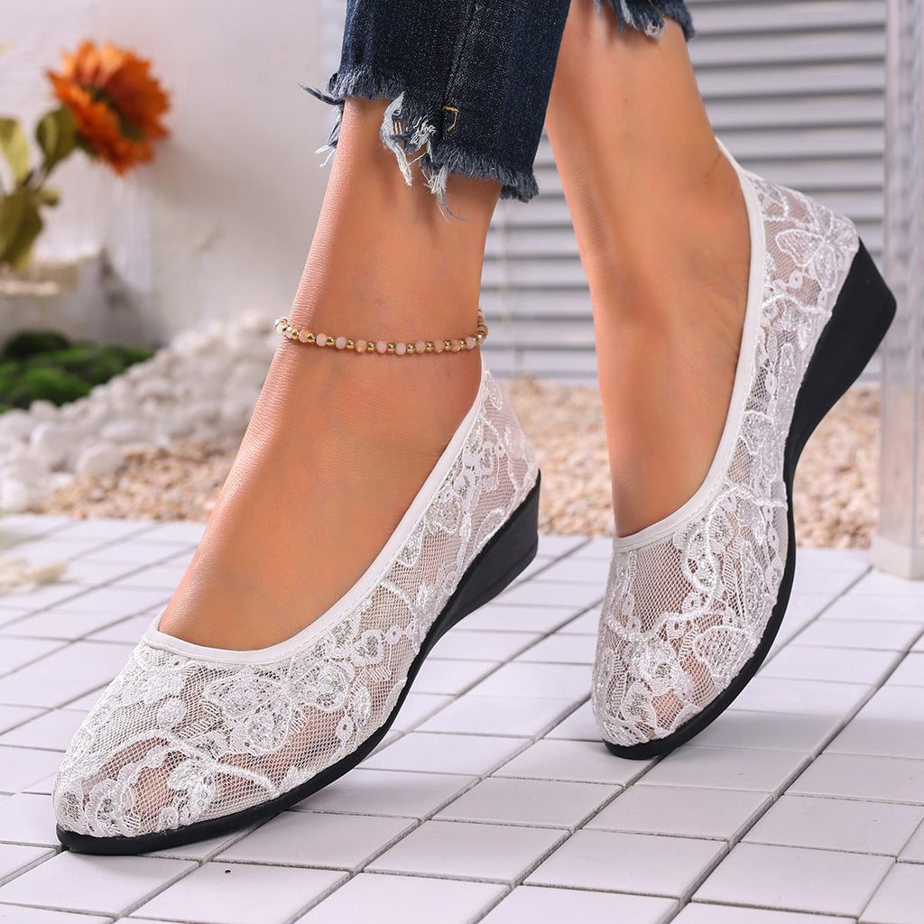 Damen Ballerinas mit filigranem Spitzenbesatz und rutschfester Sohle