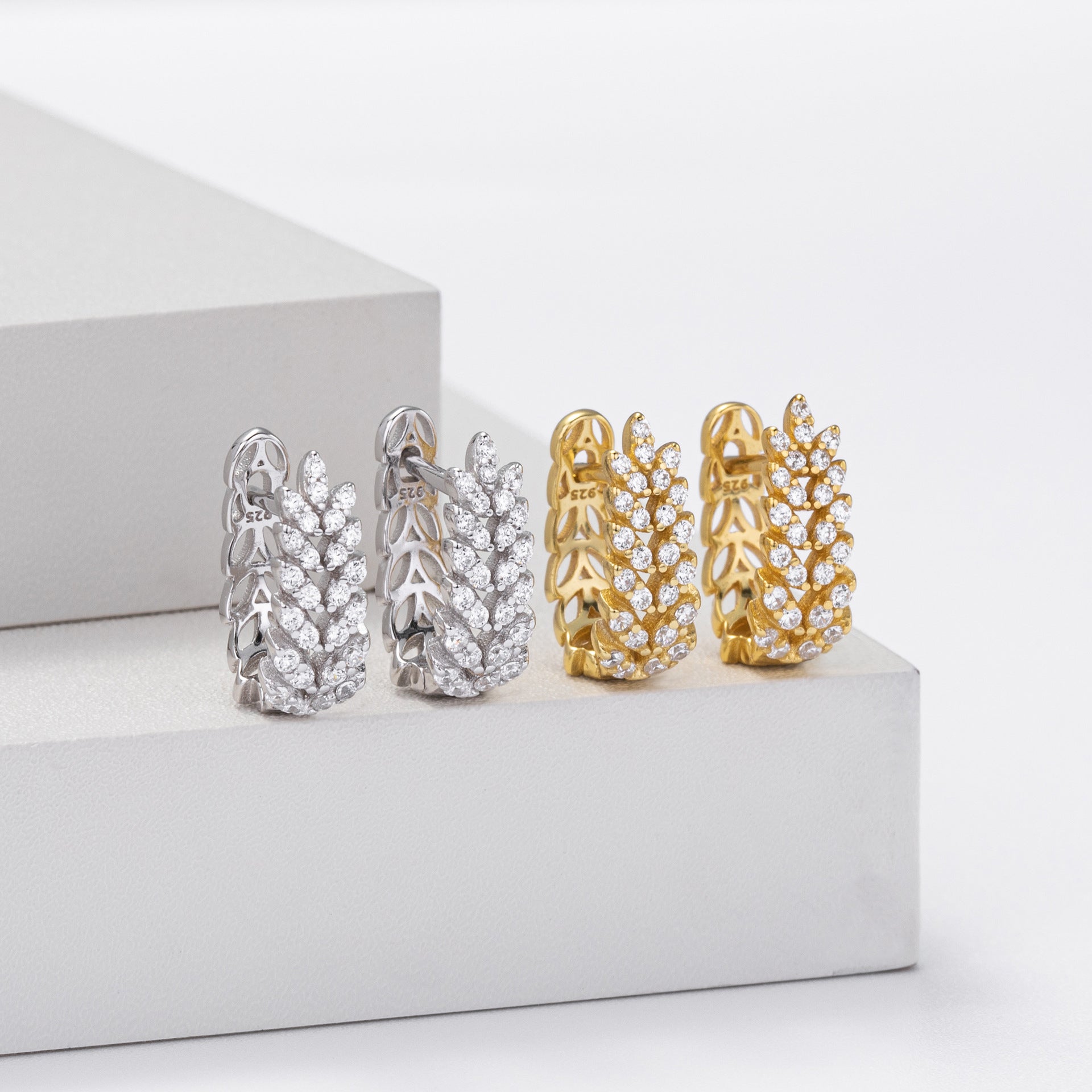 Damen Ohrhänger im eleganten Blätterdesign Shop Nory