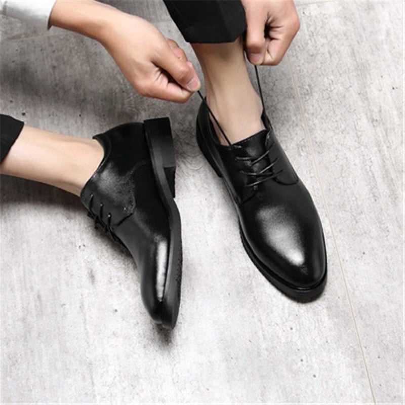 Herren Elegante Business Schnürschuhe mit hochglänzender Oberfläche und bequemer Innensohle