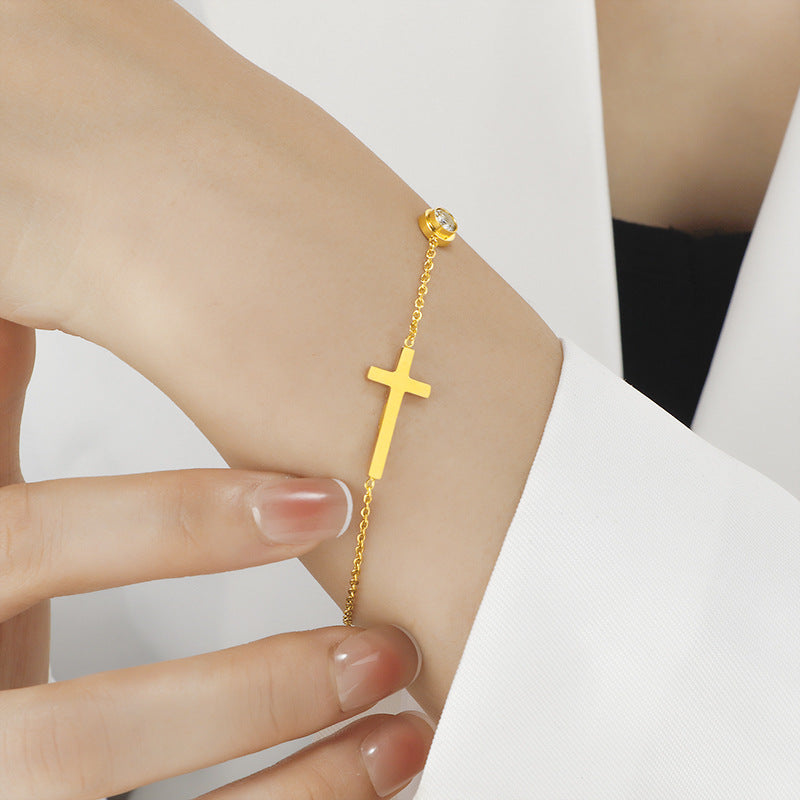 Damen Armband mit Kreuzanhänger und funkelndem Kristall Shop Nory