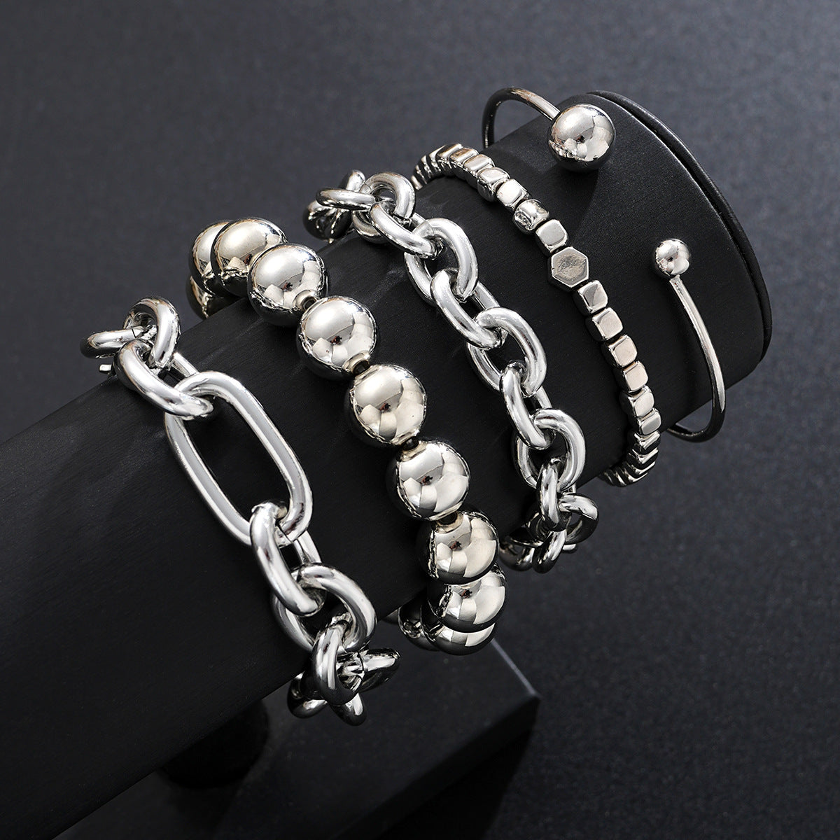 Damen Armreif-Set mit eleganten und modernen Ketten-Designs Shop Nory
