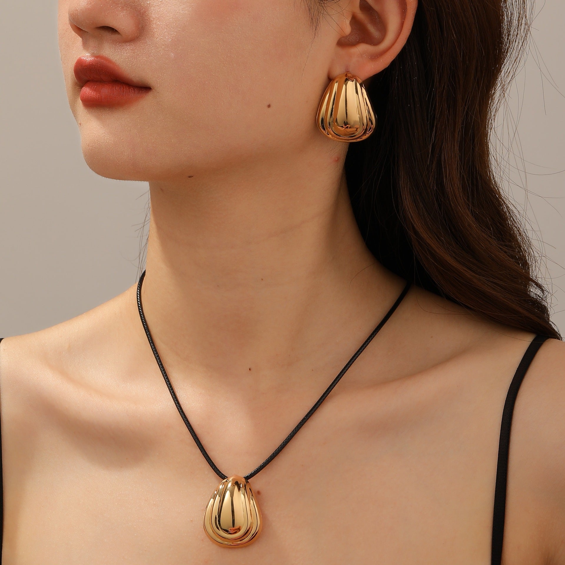 Damen Schmuckset mit kunstvollem, geschwungenem Design Shop Nory