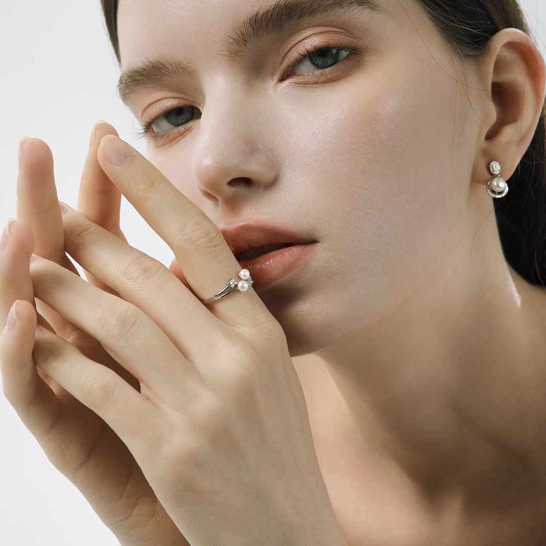 Damen zierlicher Ring mit Perlen und funkelnden Zirkonia Shop Nory