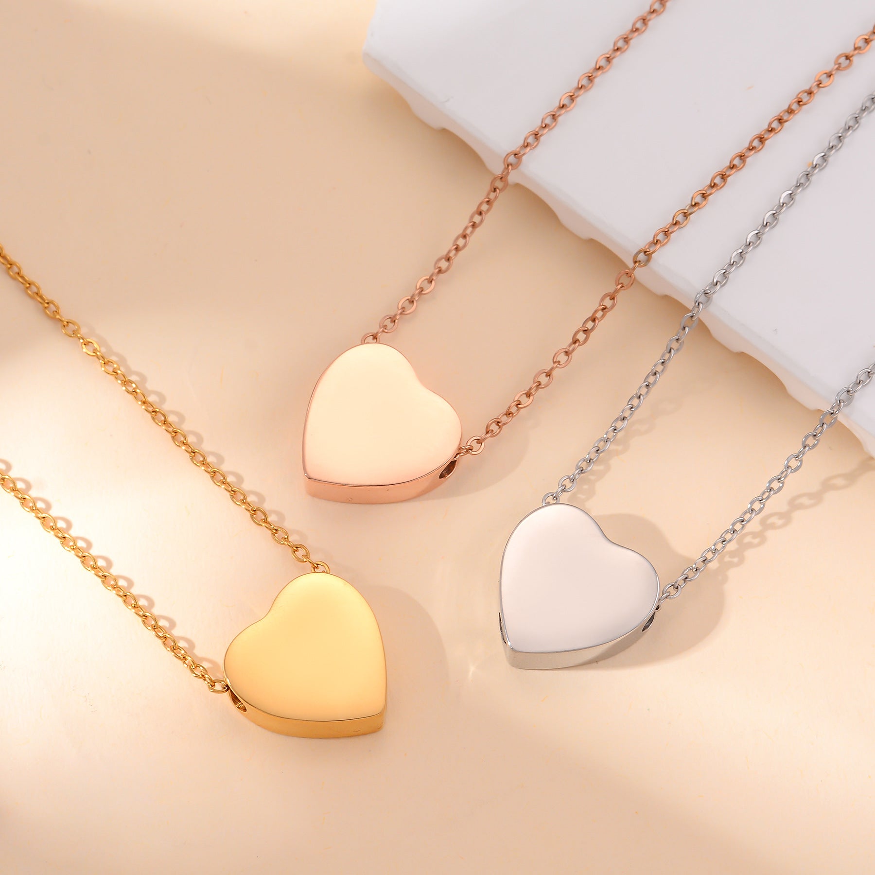Damen Halskette mit gravierbarem Herzanhänger aus hochwertigem Edelstahl Shop Nory