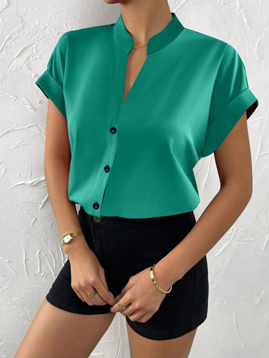 Damen Elegante Kurzarmbluse mit Stehkragen und subtilen Knopfdetails