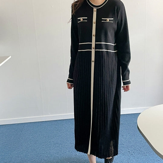 Damen Elegantes Longstrickkleid mit Kontrastpaspel, dekorativer Knopfleiste und plissiertem Rock Shop Nory