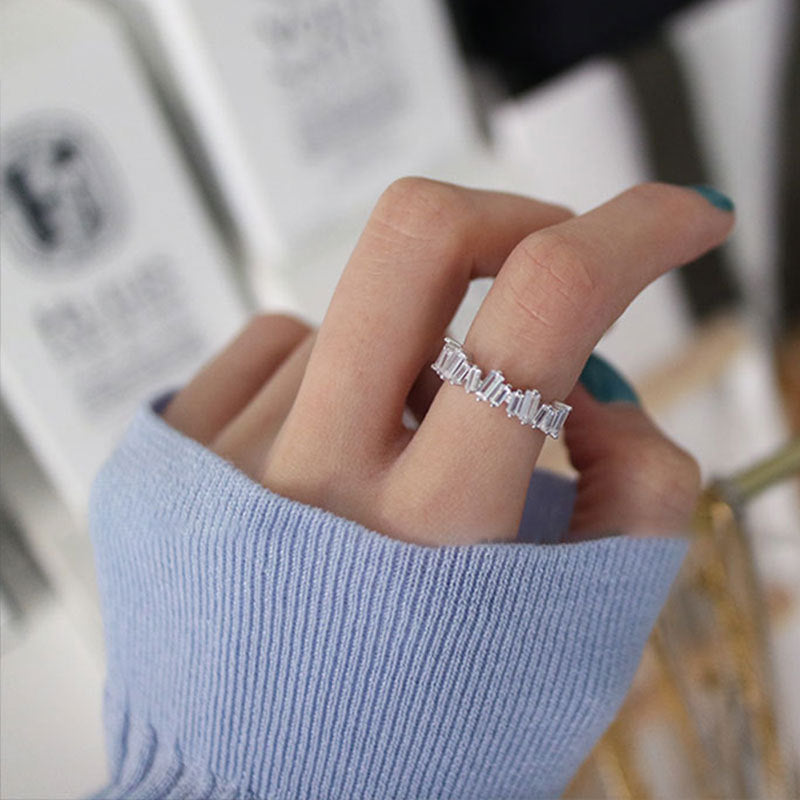Damenring mit elegantem und funkelndem Zirkon-Band Shop Nory
