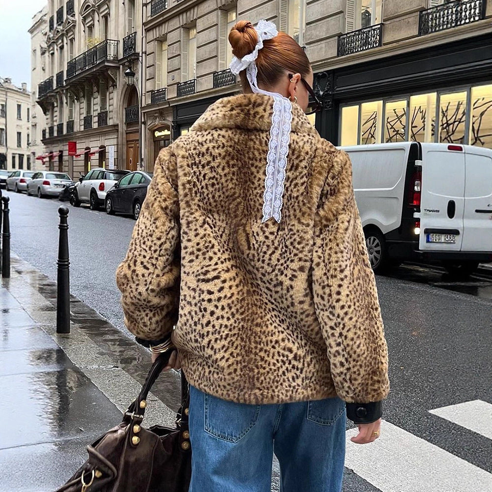 Damen Boxy-Kurzmantel aus Fauxfur mit Allover-Leopardenmuster und umlegbarem Schalkragen Shop Nory