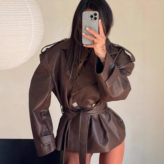 Damen Kurzjacke aus Lederimitat mit Taillengürtel und Oversize‑Schulterpartie Shop Nory
