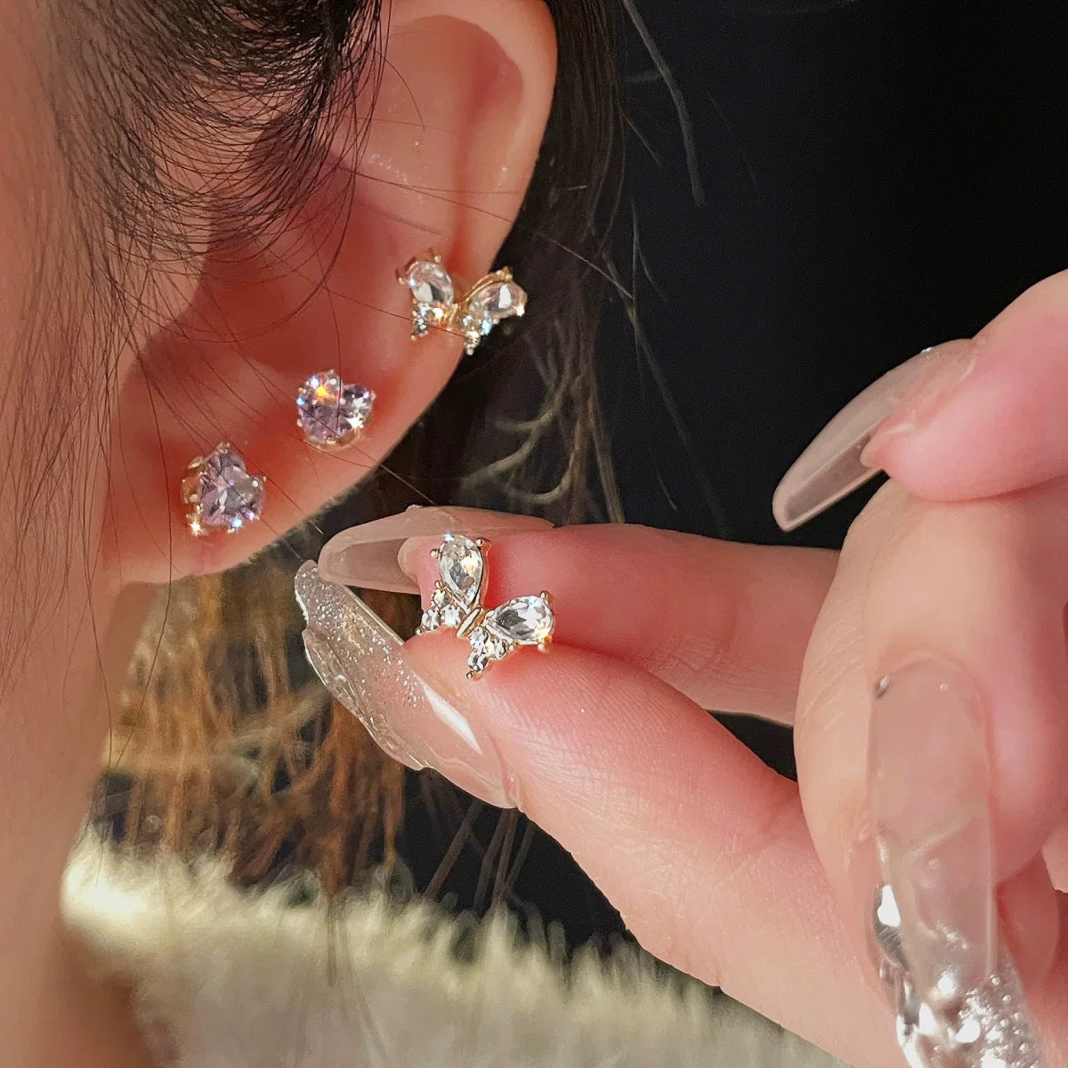 Damen Ohrstecker mit filigranem Schmetterlingsdesign und funkelnden Zirkonia Shop Nory