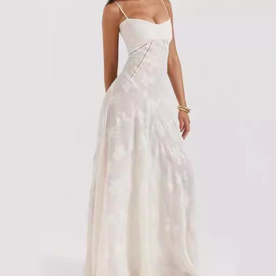 Damen elegantes Abendkleid mit feinen Spitzenverzierungen und Spaghettiträgern
