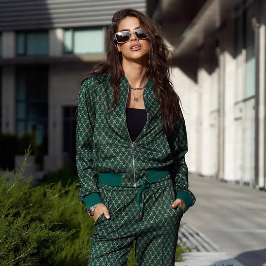 Damen jacquard Lounge-Set mit kurzer Bomberjacke und hochgeschnittener Kordelzug-Hose Shop Nory