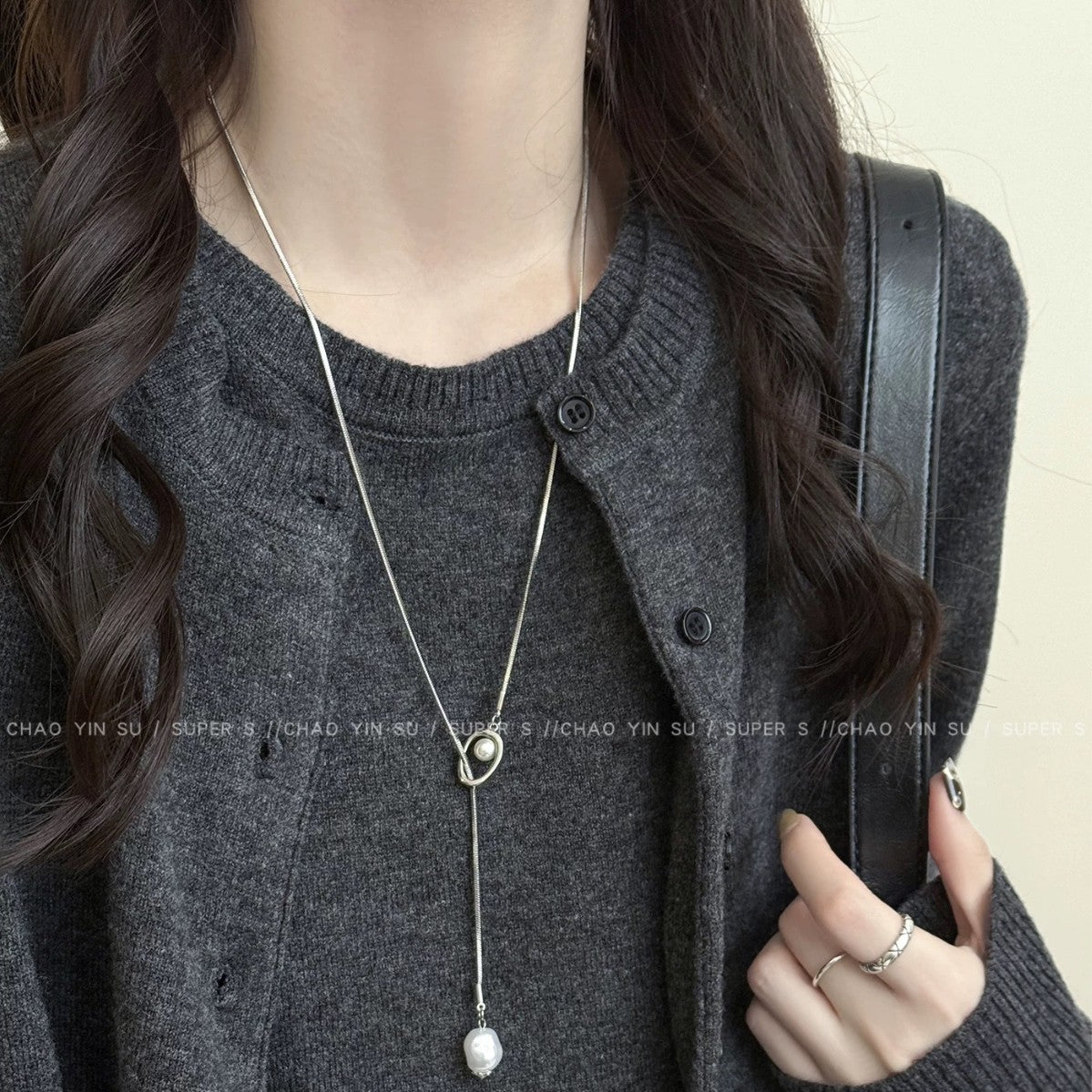 Damen Halskette mit elegantem Perlenanhänger und hochwertiger goldfarbener Kette Shop Nory