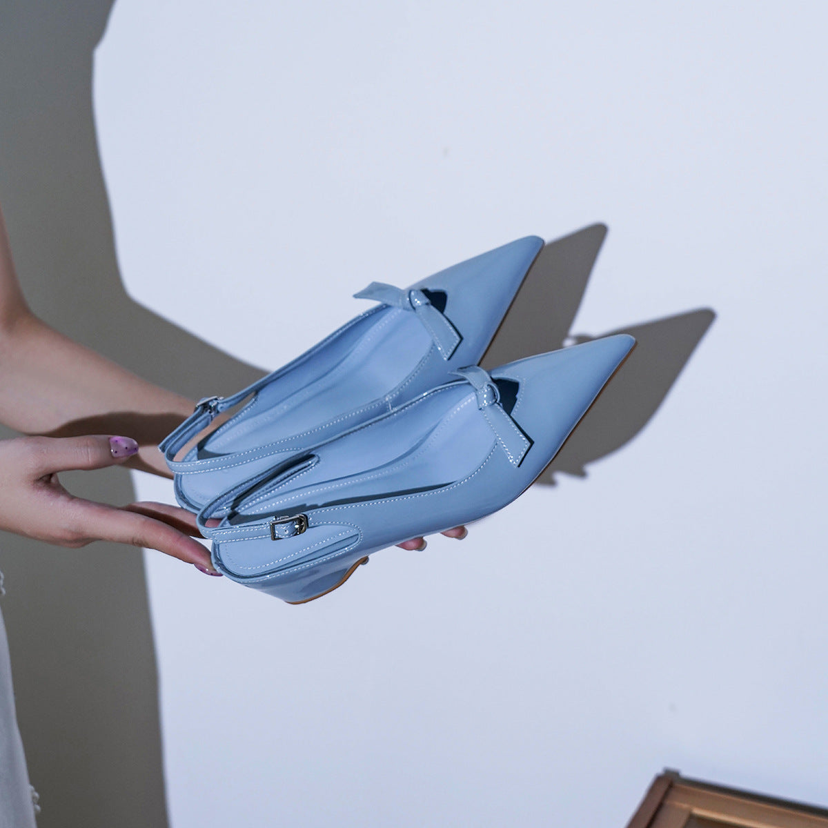 Damen Slingback-Pumps mit verspieltem Schleifendetail und glanzvoller Oberfläche