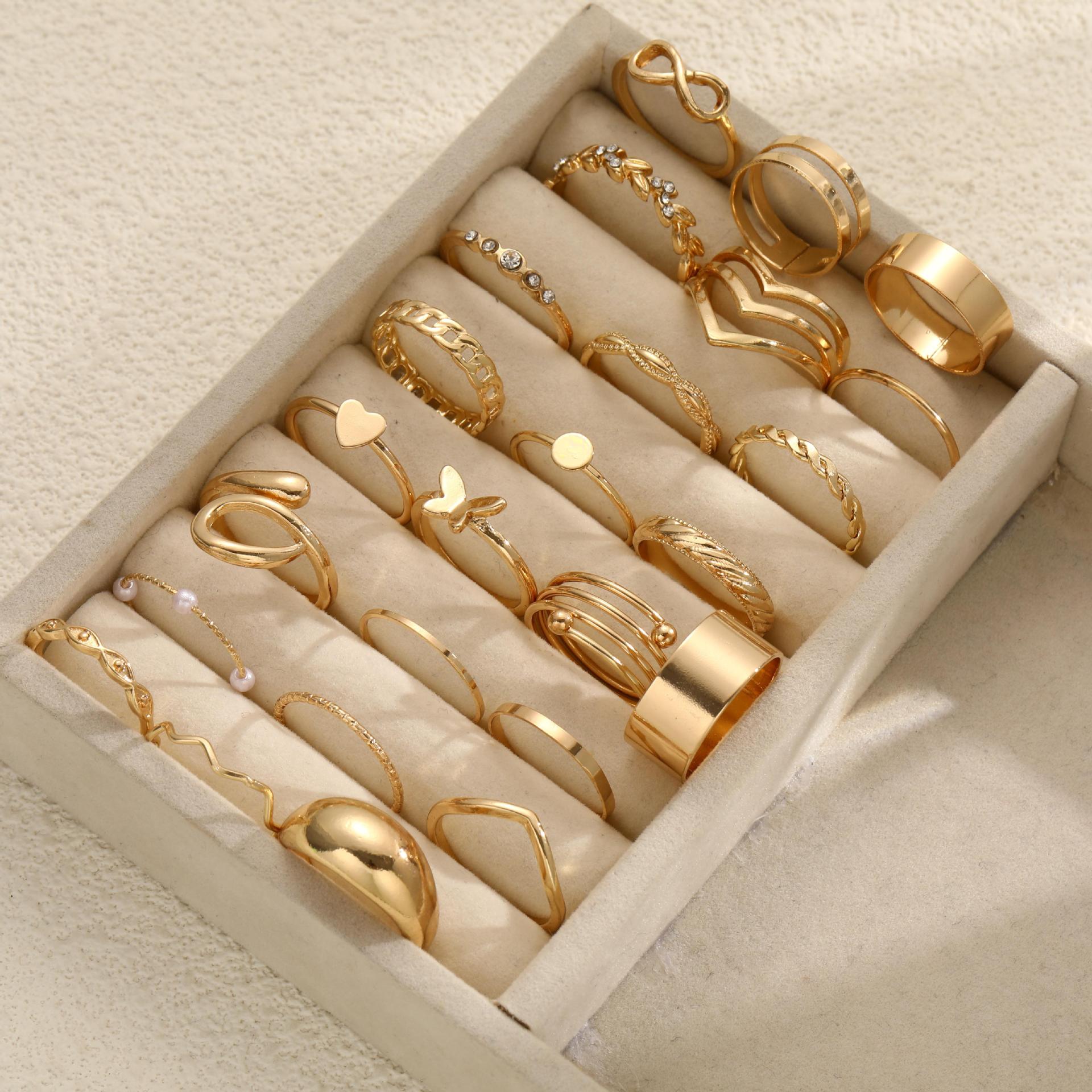 Damen vielseitiges Ring-Set mit kreativen Designs und funkelnden Akzenten Shop Nory
