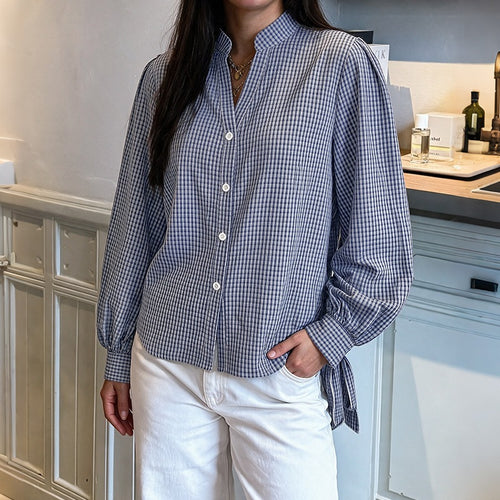 Damen Locker geschnittene Vichy-Karo-Bluse mit Stehkragen, Knopfleiste und Bindemanschetten Shop Nory