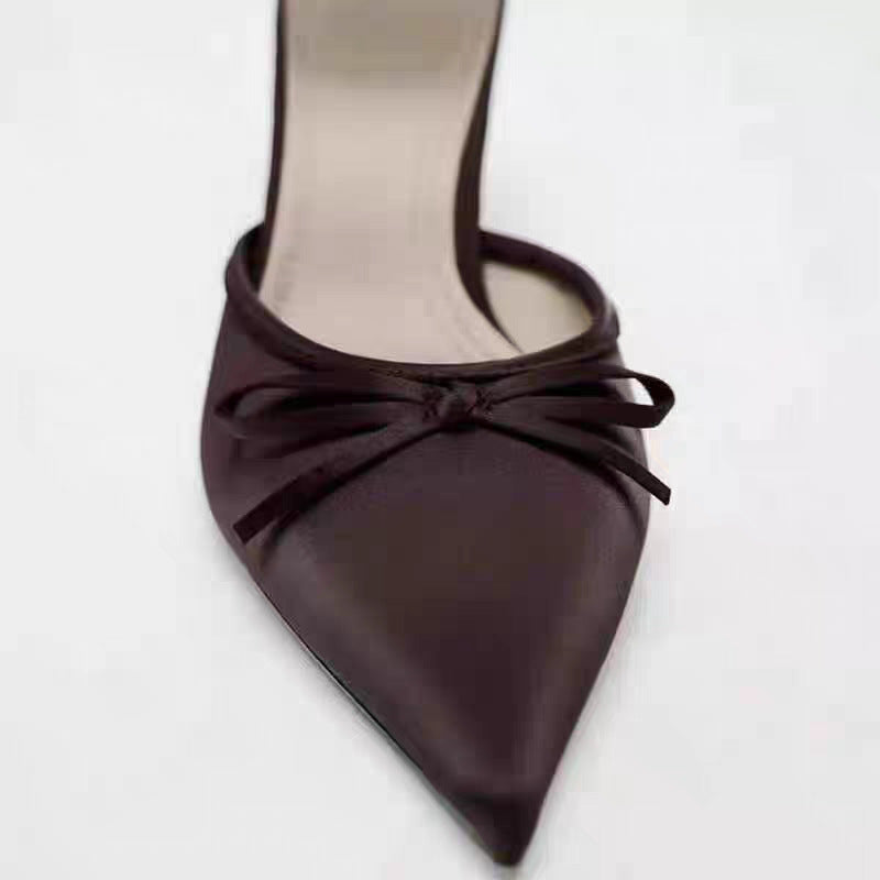 Damen Spitz zulaufende Satinähnliche Mule mit zierlicher Schleifen-Applikation und schlankem Stiletto-Absatz Shop Nory