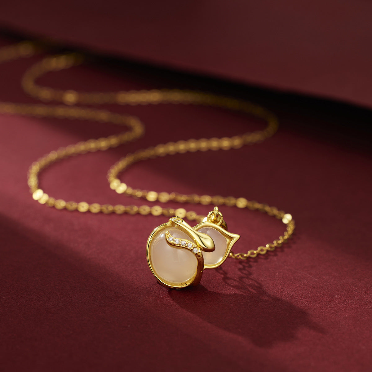 Damen elegante Halskette mit kunstvollem Blatt-Design und Perlenanhänger Shop Nory