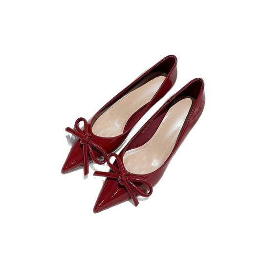 Damen Spitz zulaufende Lack-Pumps mit kleinem Sculpted-Kitten-Absatz und Schleifen-Detail Shop Nory