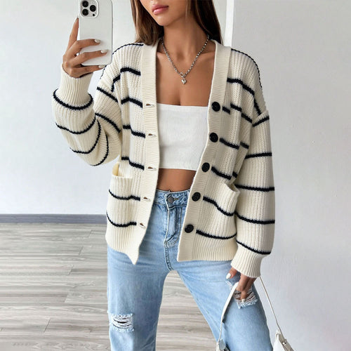 Damen oversized Strickcardigan mit Rippenkante, aufgesetzten Taschen und Knopfverschluss Shop Nory