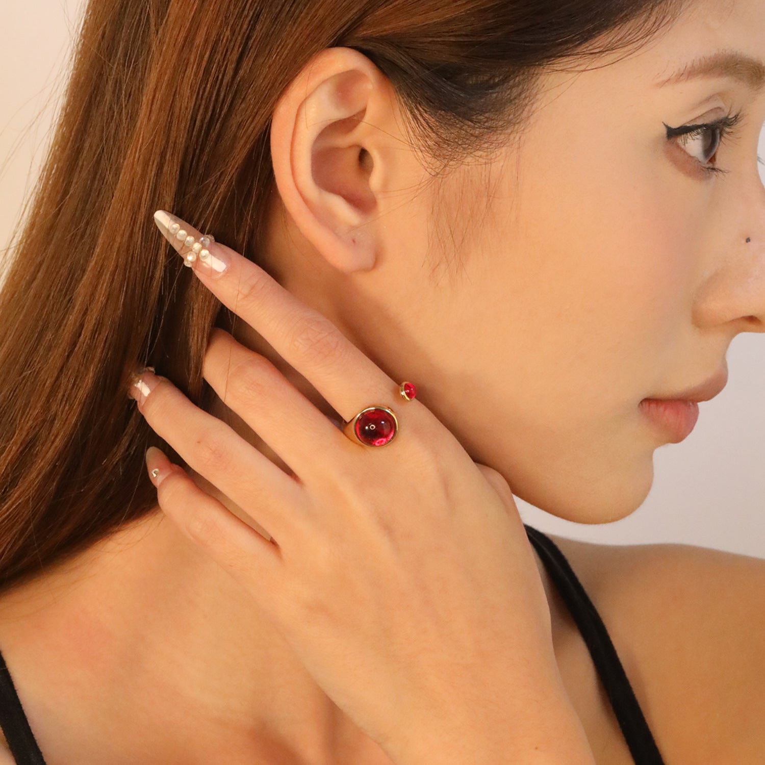 Damen Ring mit verstellbarem Design und funkelnden roten Kristallen Shop Nory