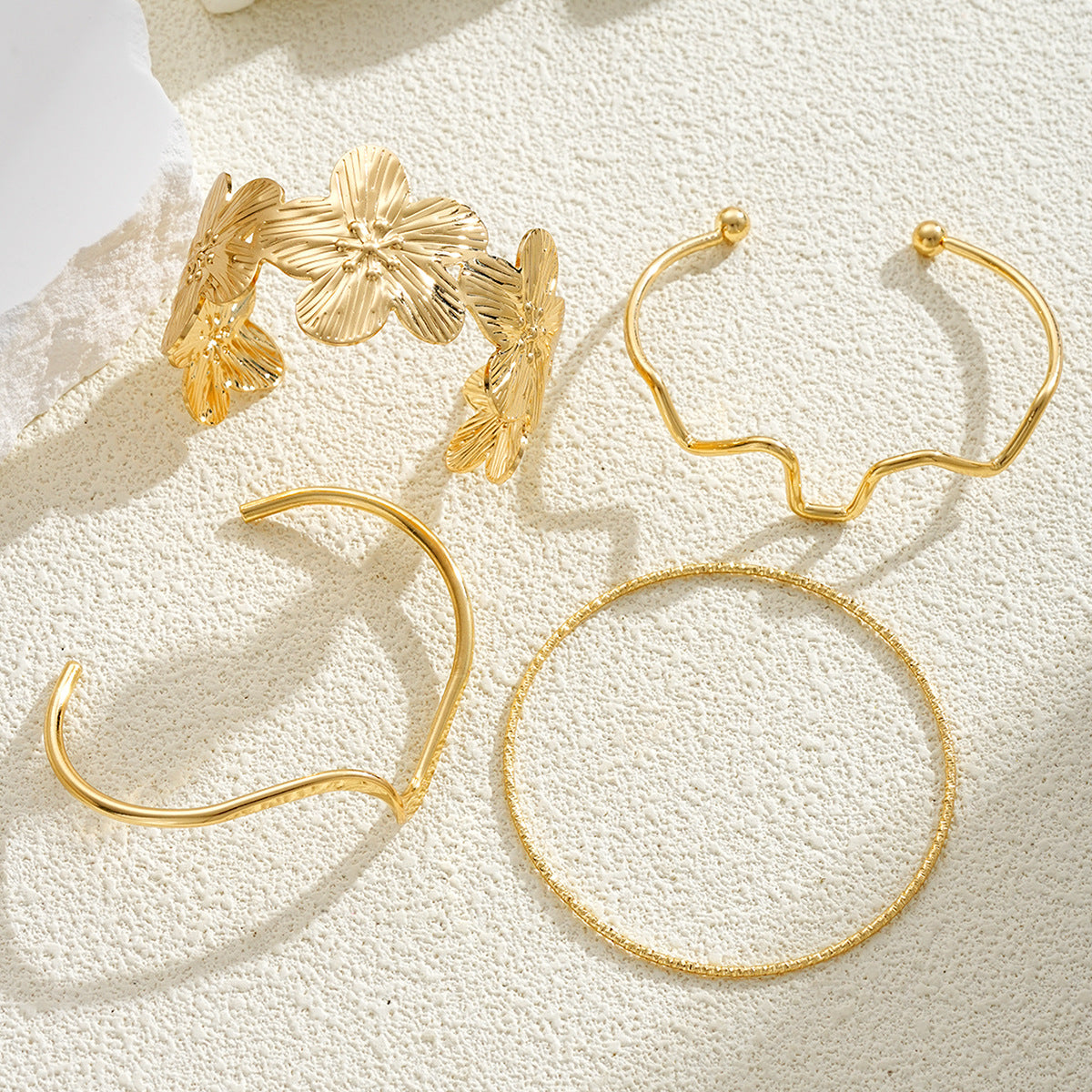 Damen Armband-Set mit kunstvollen floralen und modernen Elementen Shop Nory