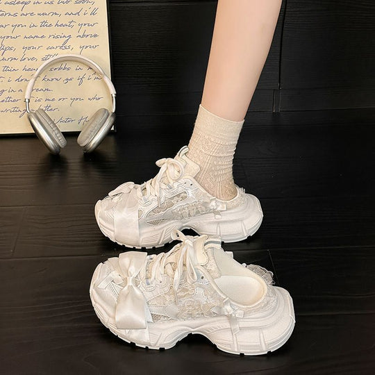 Damen Chunky‑Sneaker mit floraler Spitze und Satin‑Schleife Shop Nory