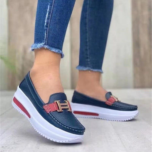 Damen Plateaulloafer mit modischem Schnallen-Detail und gepolstertem Komfortfußbett Shop Nory