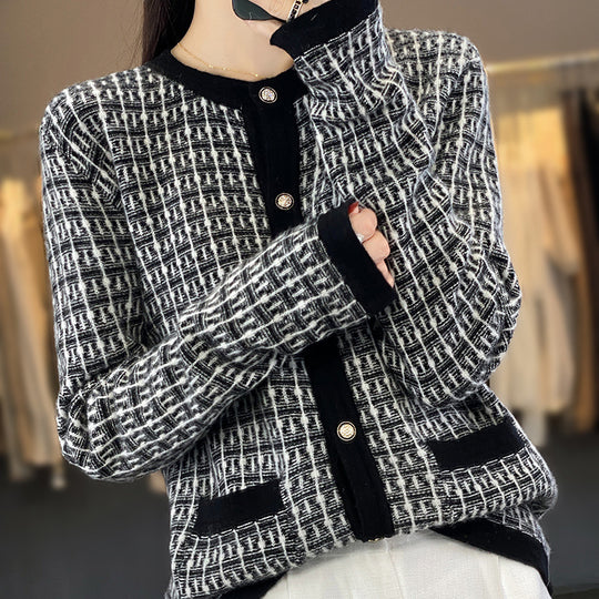 Damen Strickcardigan im Bouclé‑Gittermuster mit Rundhals, Schmuckknopfleiste und aufgesetzten Taschen Shop Nory