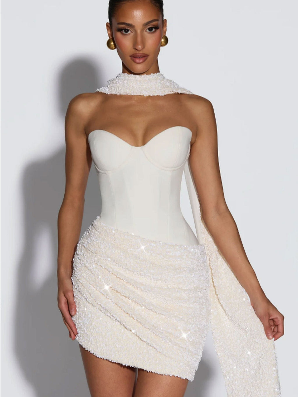 Damen Glamouröses Minikleid mit figurbetontem Bustier-Oberteil und eindrucksvollem Paillettenrock Shopnory