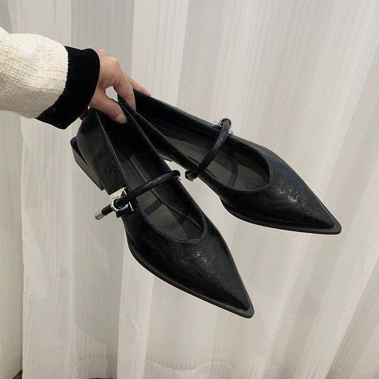 Damen elegante Ballerinas mit zeitgemäßem Riemchen und spitzem Design