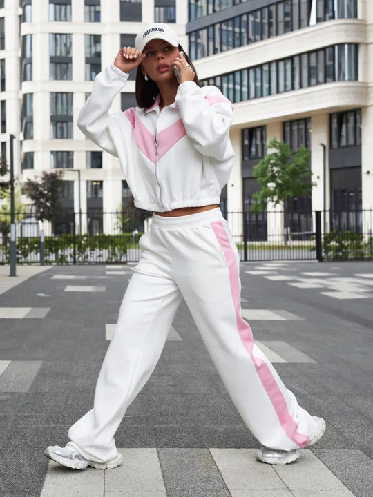 Damen cropped Zipjacke und weite Trackpants mit kontrastierendem Seitenstreifen Shop Nory