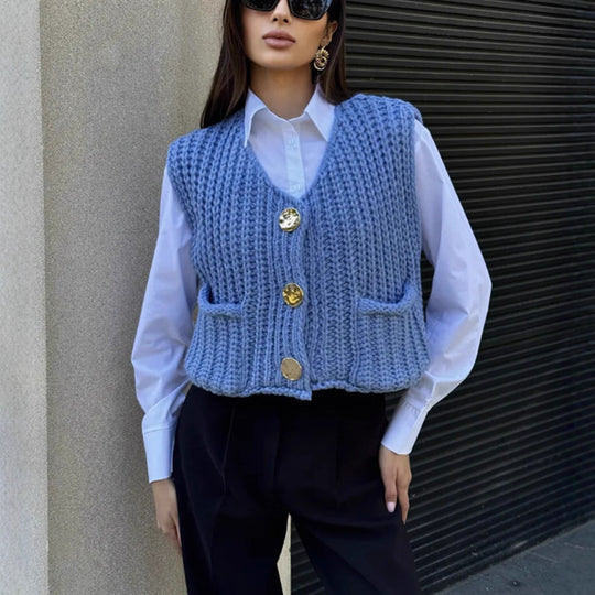 Damen Grobgestrickte Cropped Weste mit V-Ausschnitt und goldenen Zierknöpfen Shop Nory