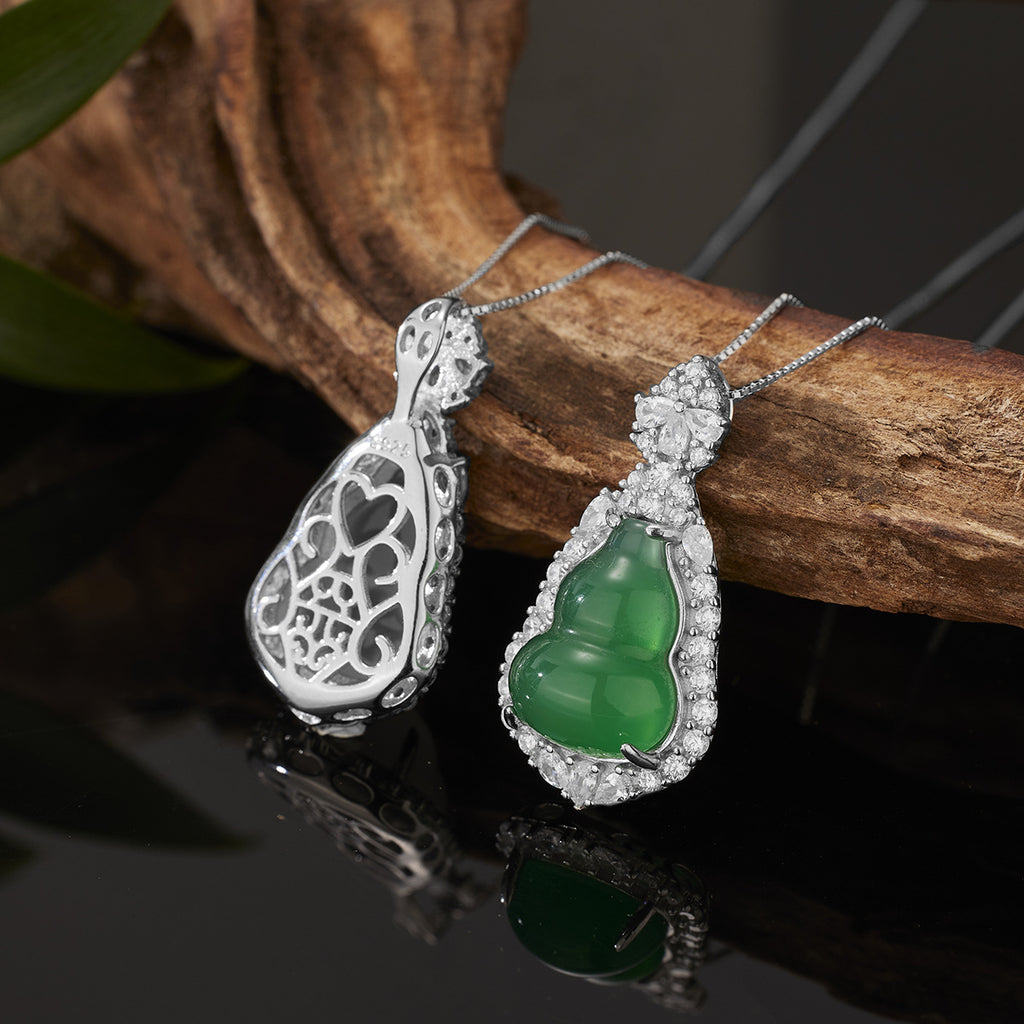 Damen Anhänger-Halskette mit kunstvollem Buddha-Motiv und funkelnden Zirkonia Shop Nory