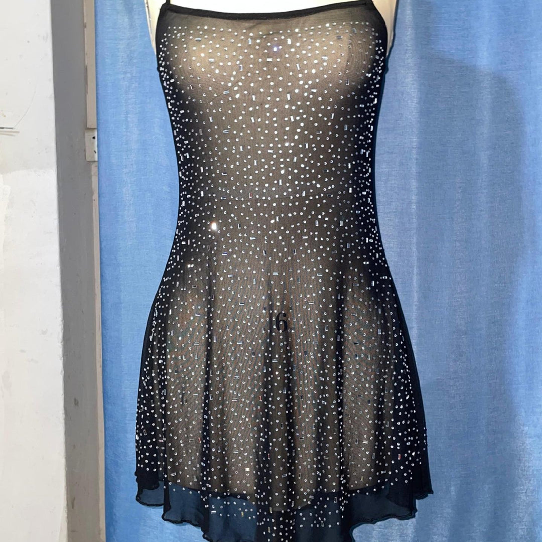 Damen Minikleid mit funkelnden Pailletten und raffinierten Details