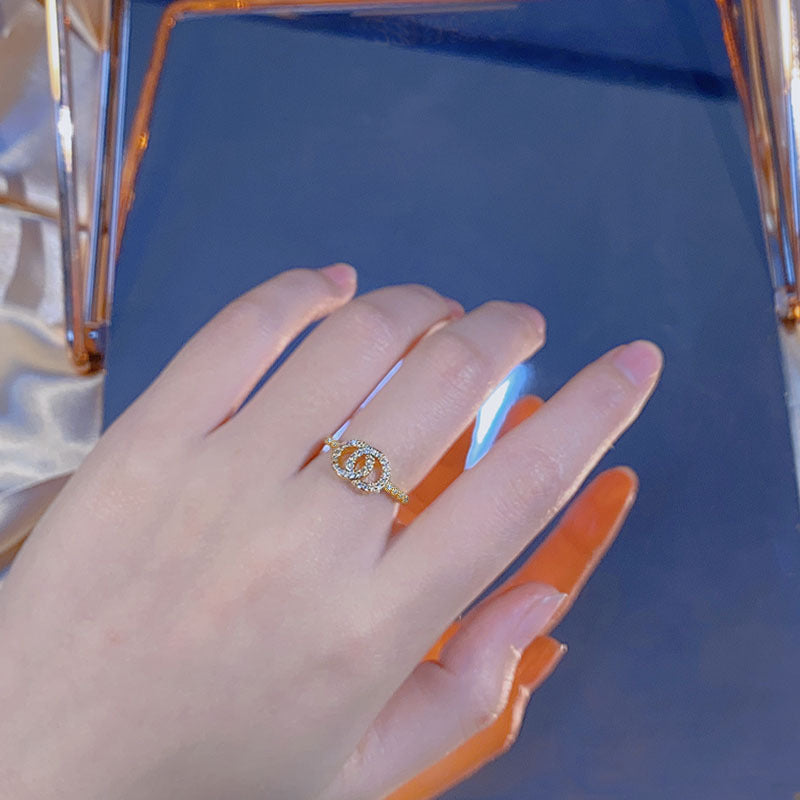 Damen Offener Ring mit funkelnden Zirkonia und elegantem Knoten-Design Shop Nory