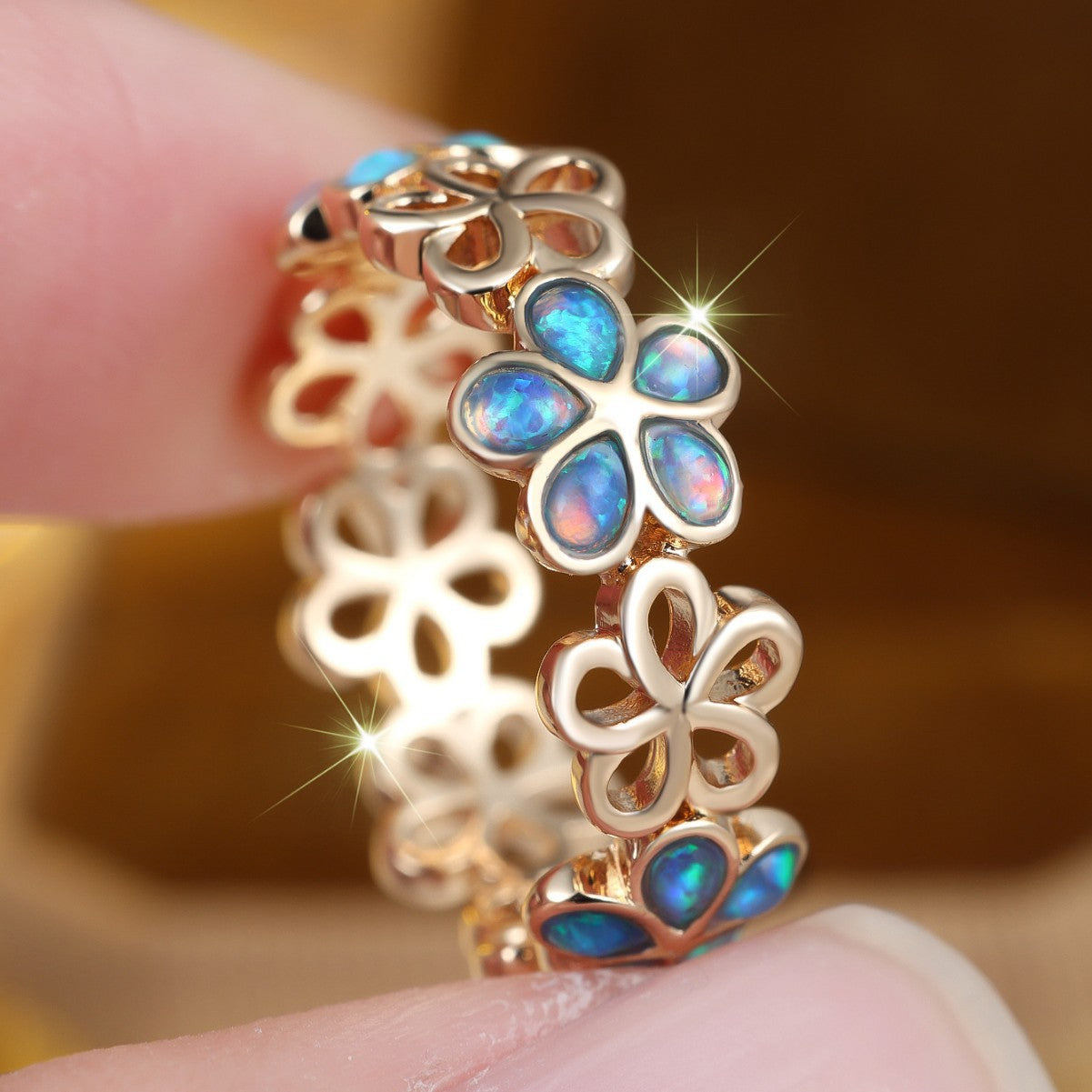 Damen Ring mit floralen, leuchtenden Opaleinsätzen Shop Nory