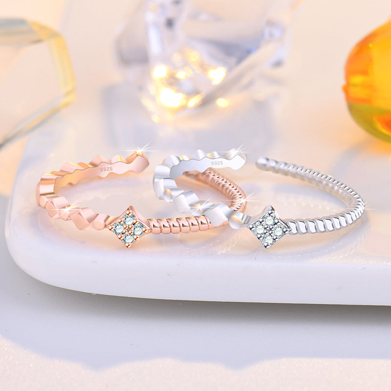 Damen Offener Ring mit elegantem Wellenmuster und funkelndem Zirkonia-Besatz Shop Nory