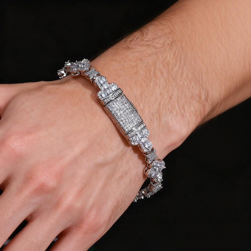 Filigranes Kleeblatt-Armband mit Pavébesetzten Zirkonia und Sicherheitsverschluss