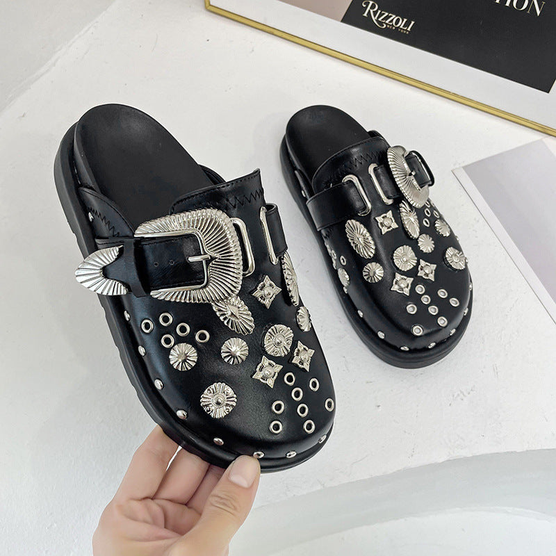 Damen nan verzierte Schlupf-Clogs mit metallischen Conchos, großer Zierschnalle und ergonomischem Fußbett