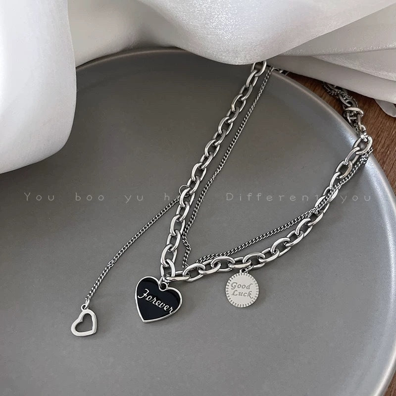 Damen Halskette mit elegantem Herzanhänger und individuellem Gravur-Design Shop Nory