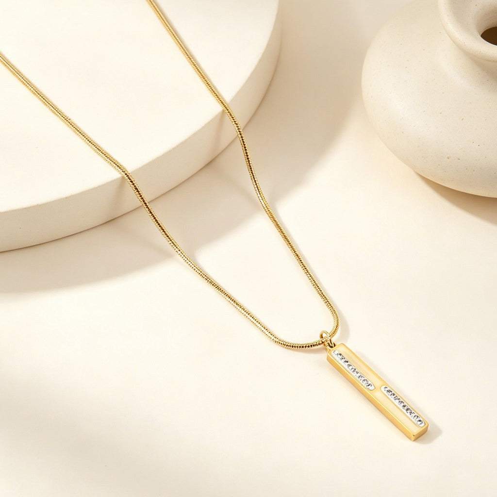 Damen Edelstahl Halskette mit funkelndem Anhänger und goldplattierter Oberfläche Shop Nory