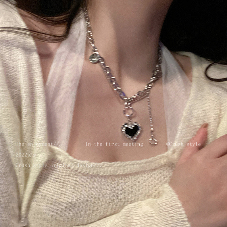 Damen Anhänger-Halskette mit elegantem Herzdesign und funkelnden Details Shop Nory